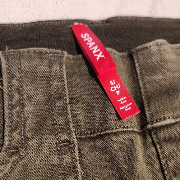 SPANX Women's Stretch Twill Ankle Cargo Pants Olive Green NWT - Sz S - Picture 6 of 7